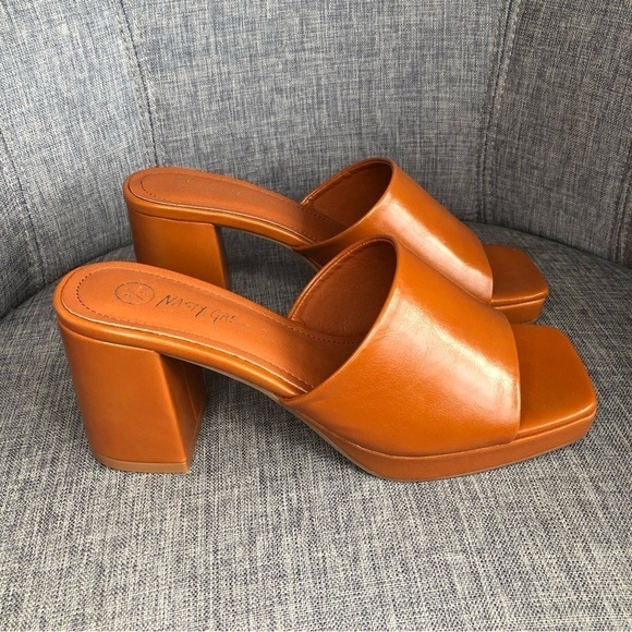Nasty Gal Shoes - NWOT Nasty Gal cognac faux leather block heel platform sandals 7